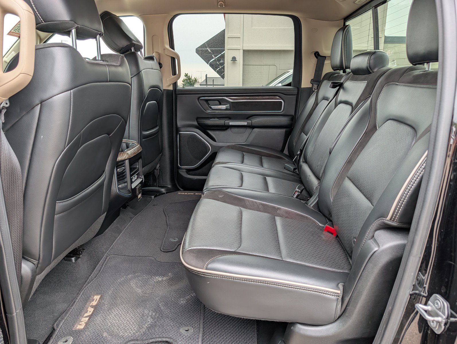 Used 2019 RAM 1500 Laramie AWD/4WD image 16