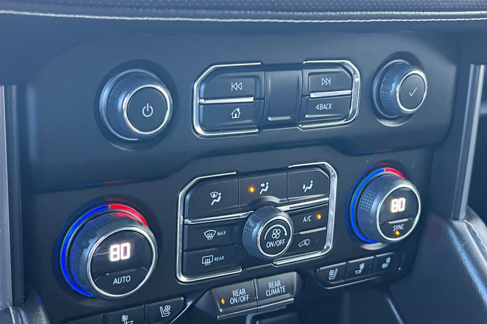 Used 2023 Chevrolet Suburban Premier image 22