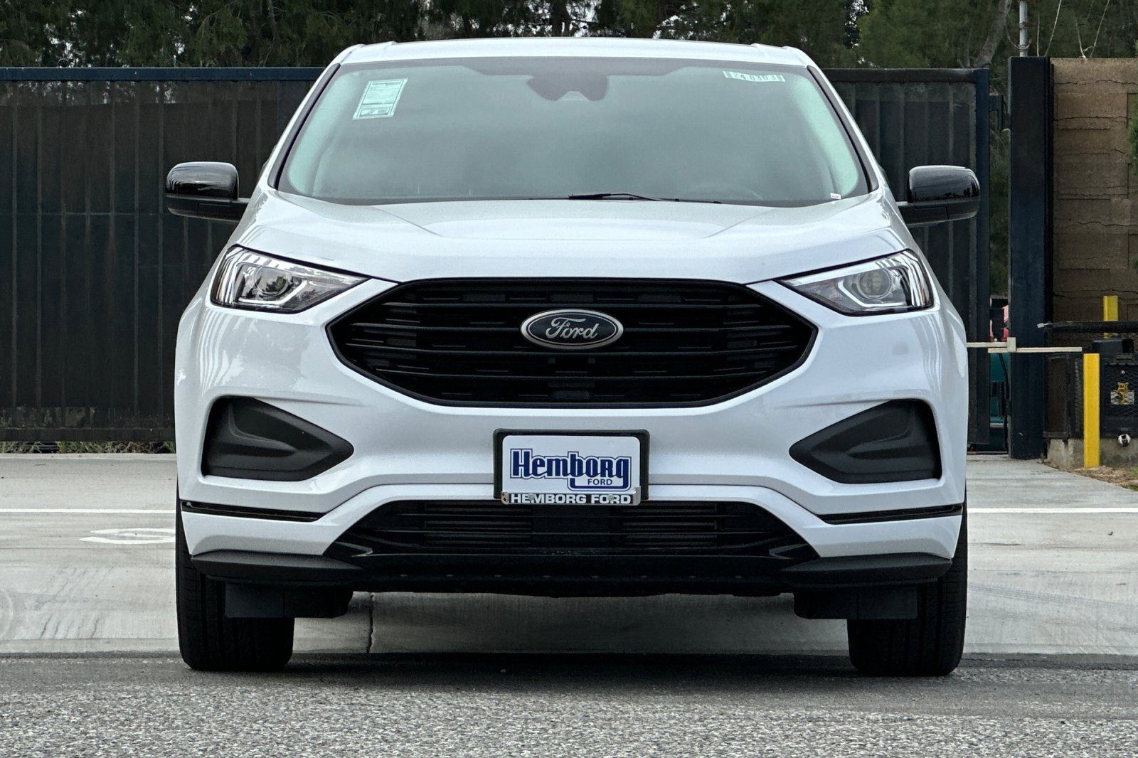 New 2024 Ford Edge SE w/ Black Appearance Package image 3