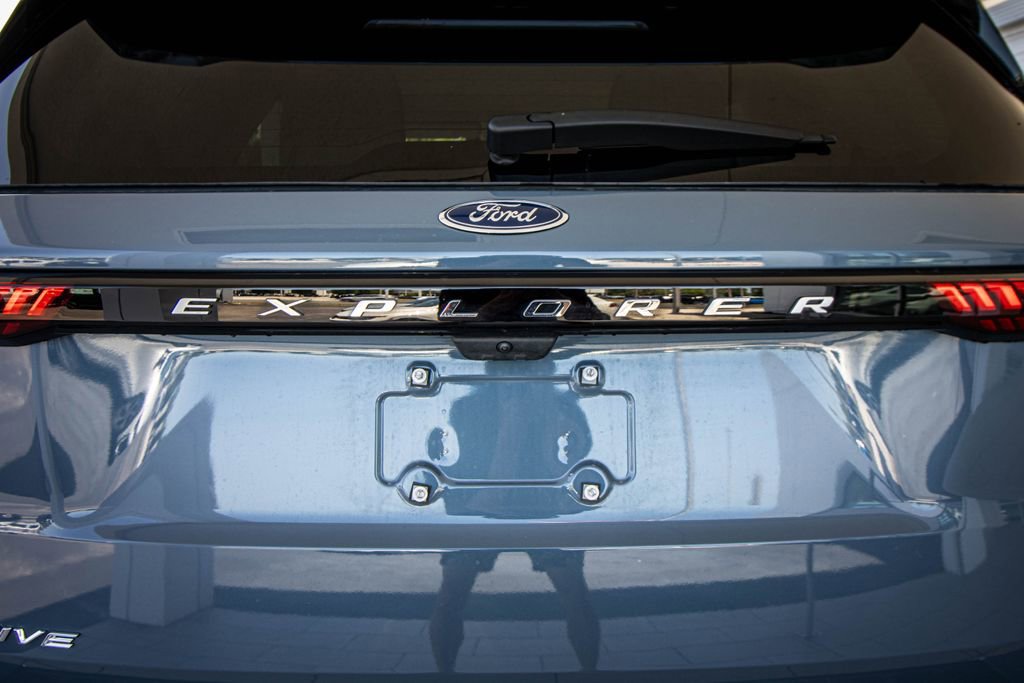 Used 2025 Ford Explorer Active w/ Active Comfort Package RWD image 14