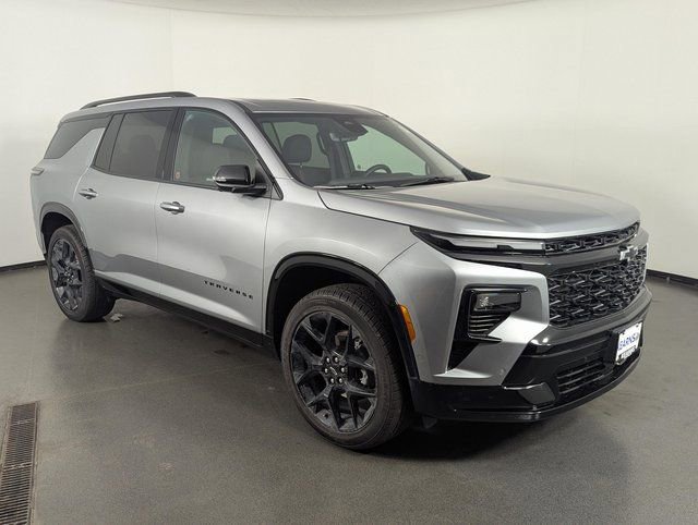 Used 2024 Chevrolet Traverse RS image 2