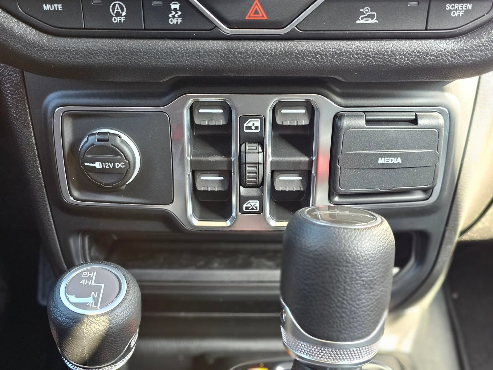 New 2026 Jeep Gladiator Sport AWD/4WD image 14