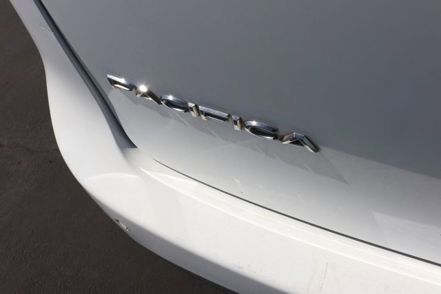 Used 2022 Chrysler Pacifica Touring-L image 7