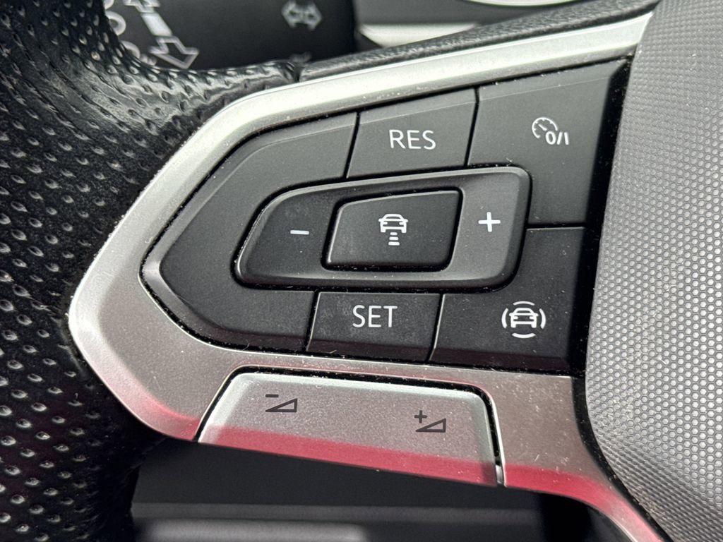 Used 2021 Volkswagen Atlas Cross Sport SE FWD image 24