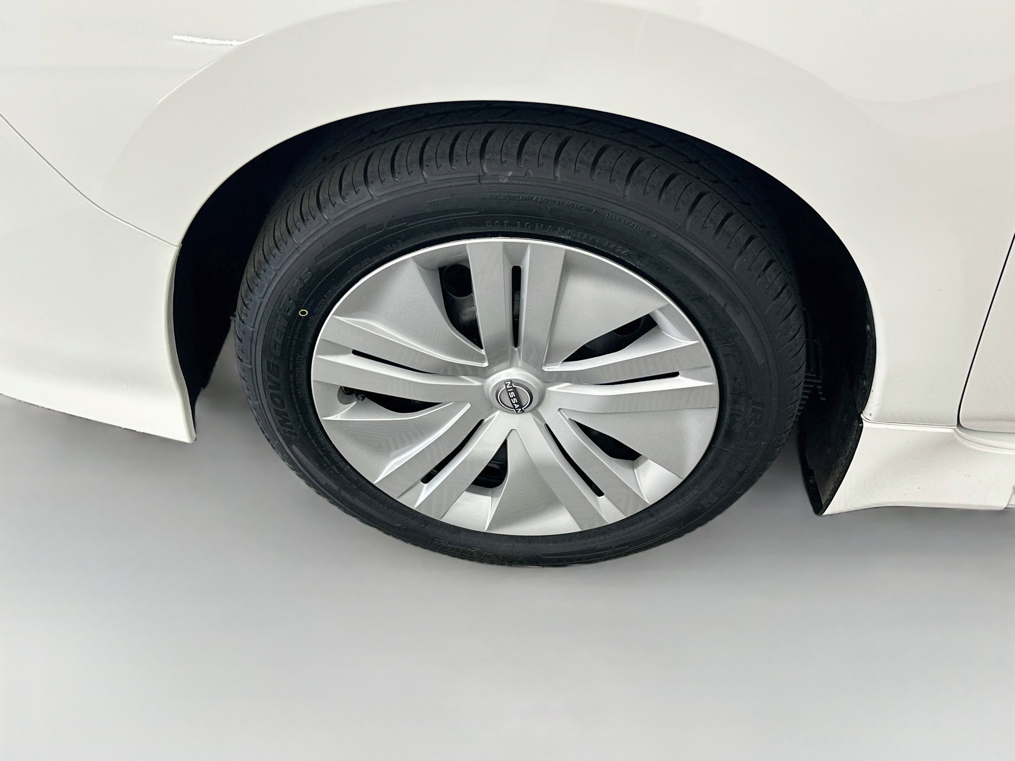 Used 2025 Nissan Leaf S FWD image 11