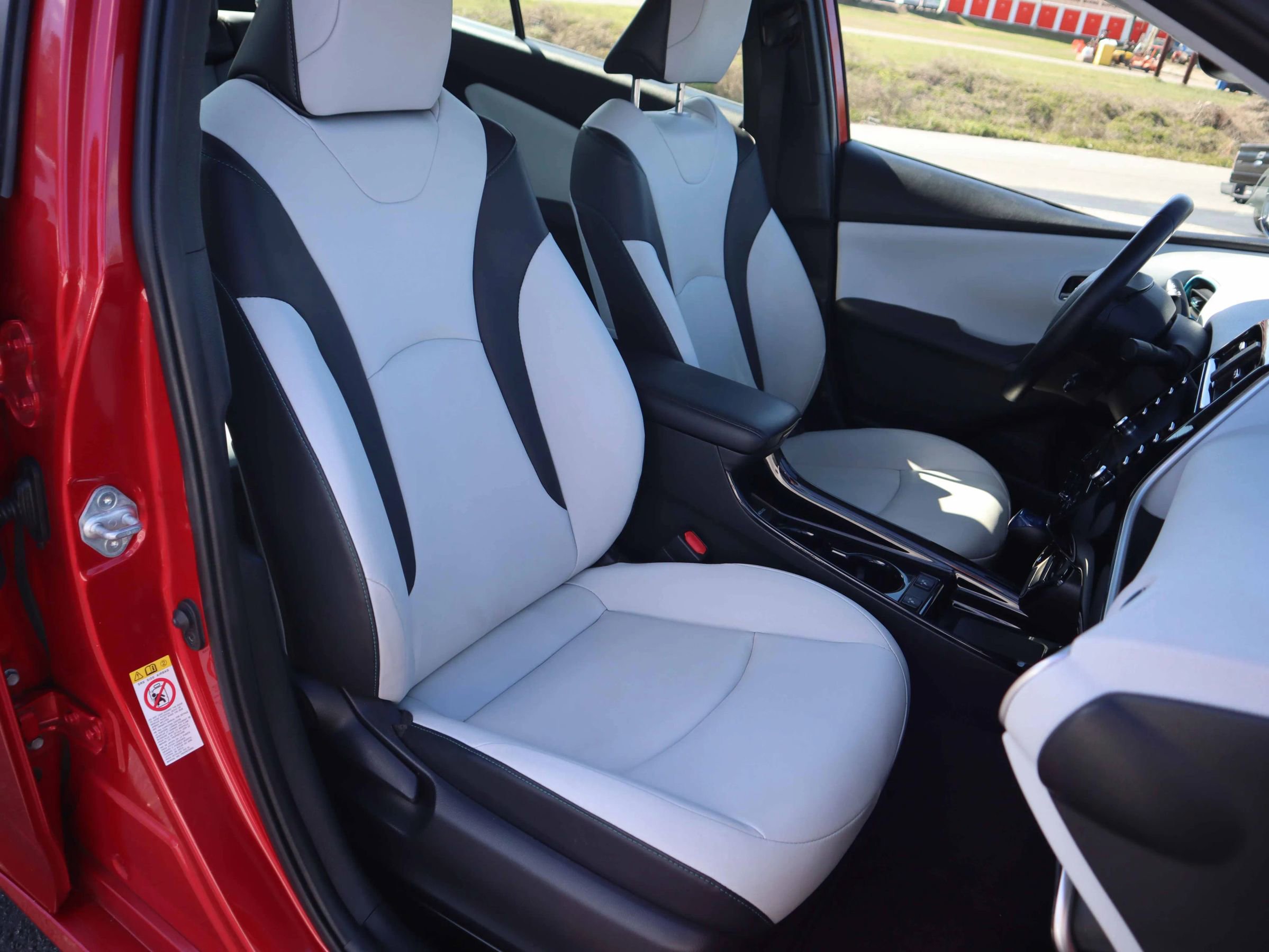 Used 2020 Toyota Prius XLE image 5