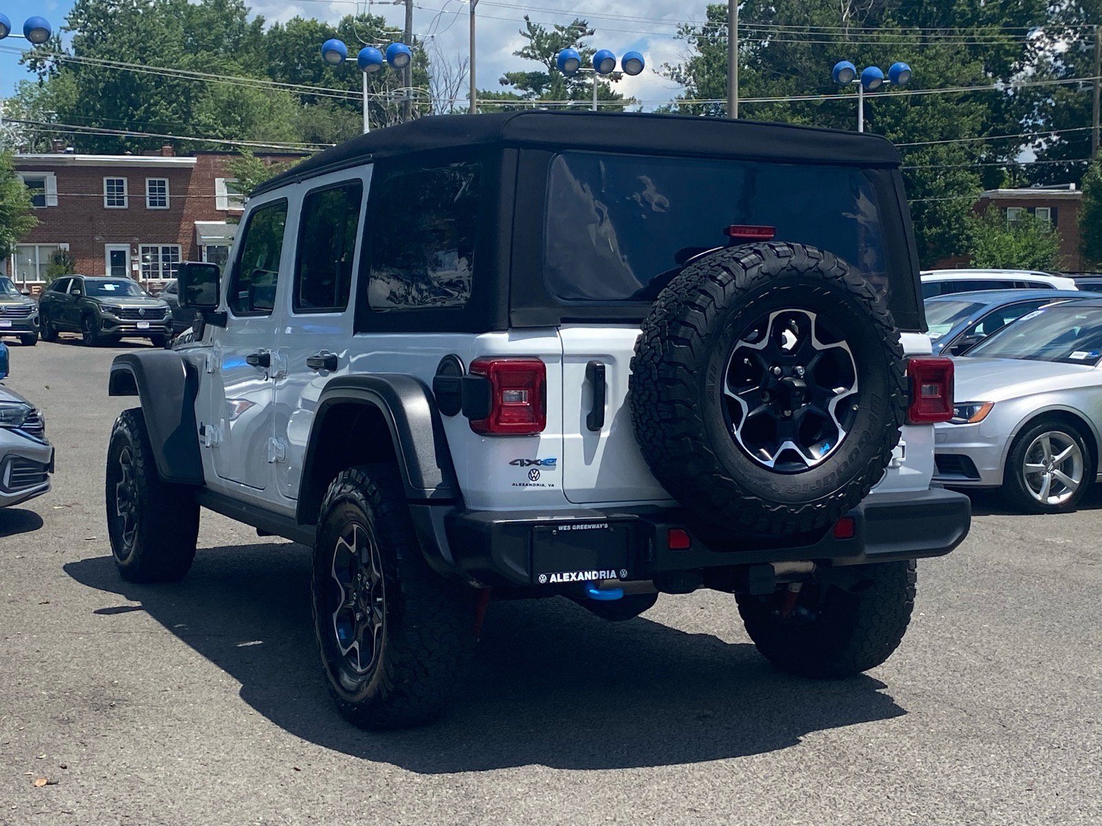 Used 2023 Jeep Wrangler Unlimited Rubicon 4xe w/ Cold Weather Group AWD/4WD image 5