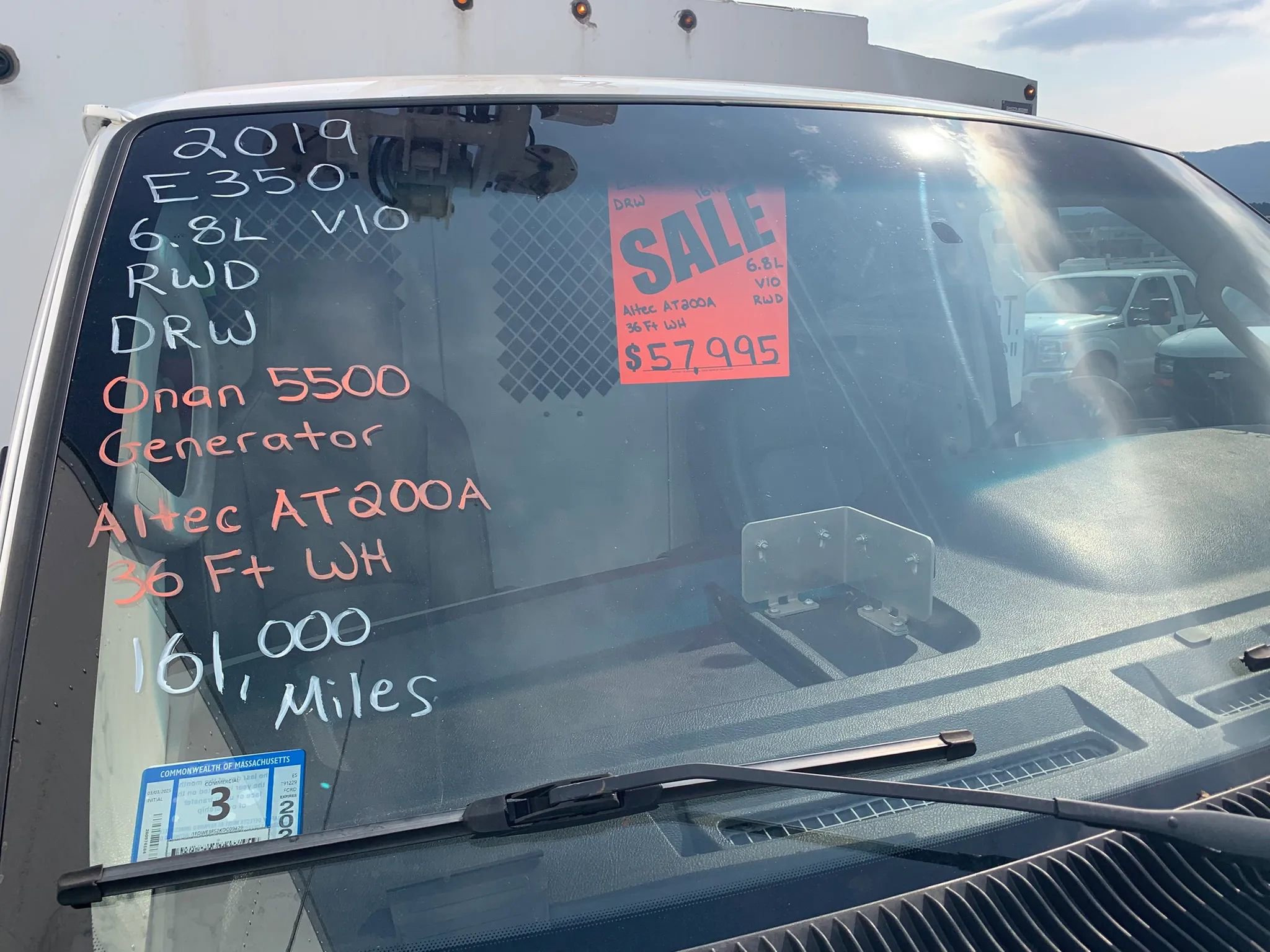 Used 2019 Ford E-350 and Econoline 350 Super Duty RWD image 3