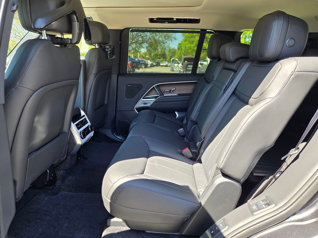 New 2026 Land Rover Range Rover Long Wheelbase SE image 7
