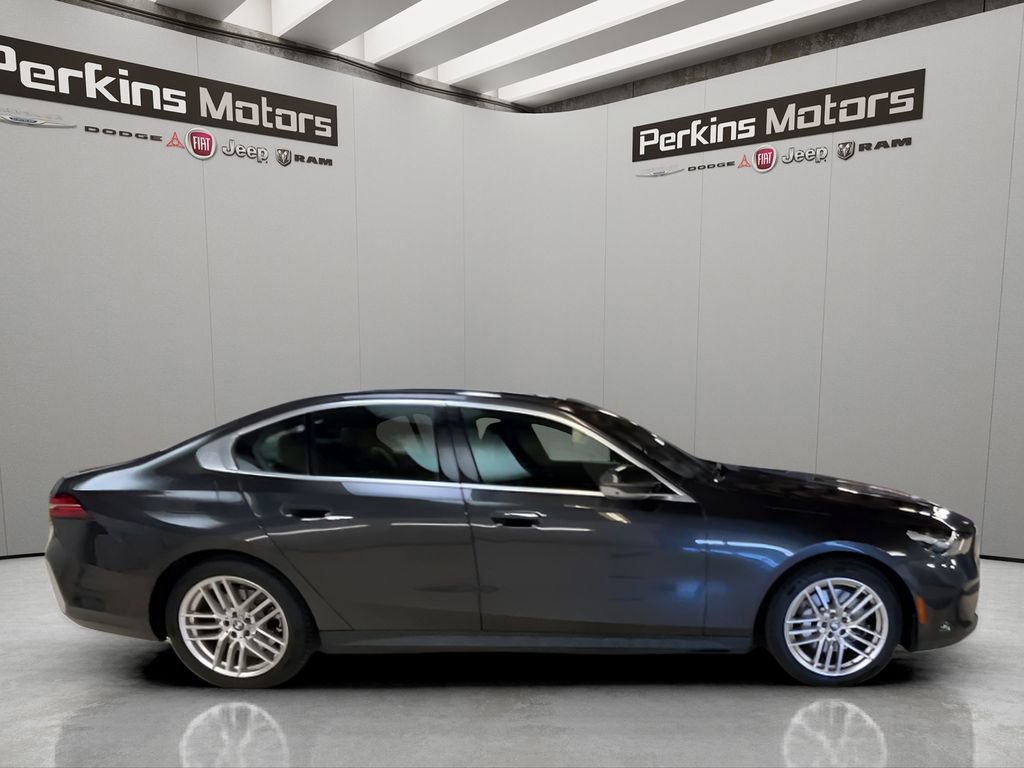 Used 2024 BMW 530i xDrive AWD/4WD image 6
