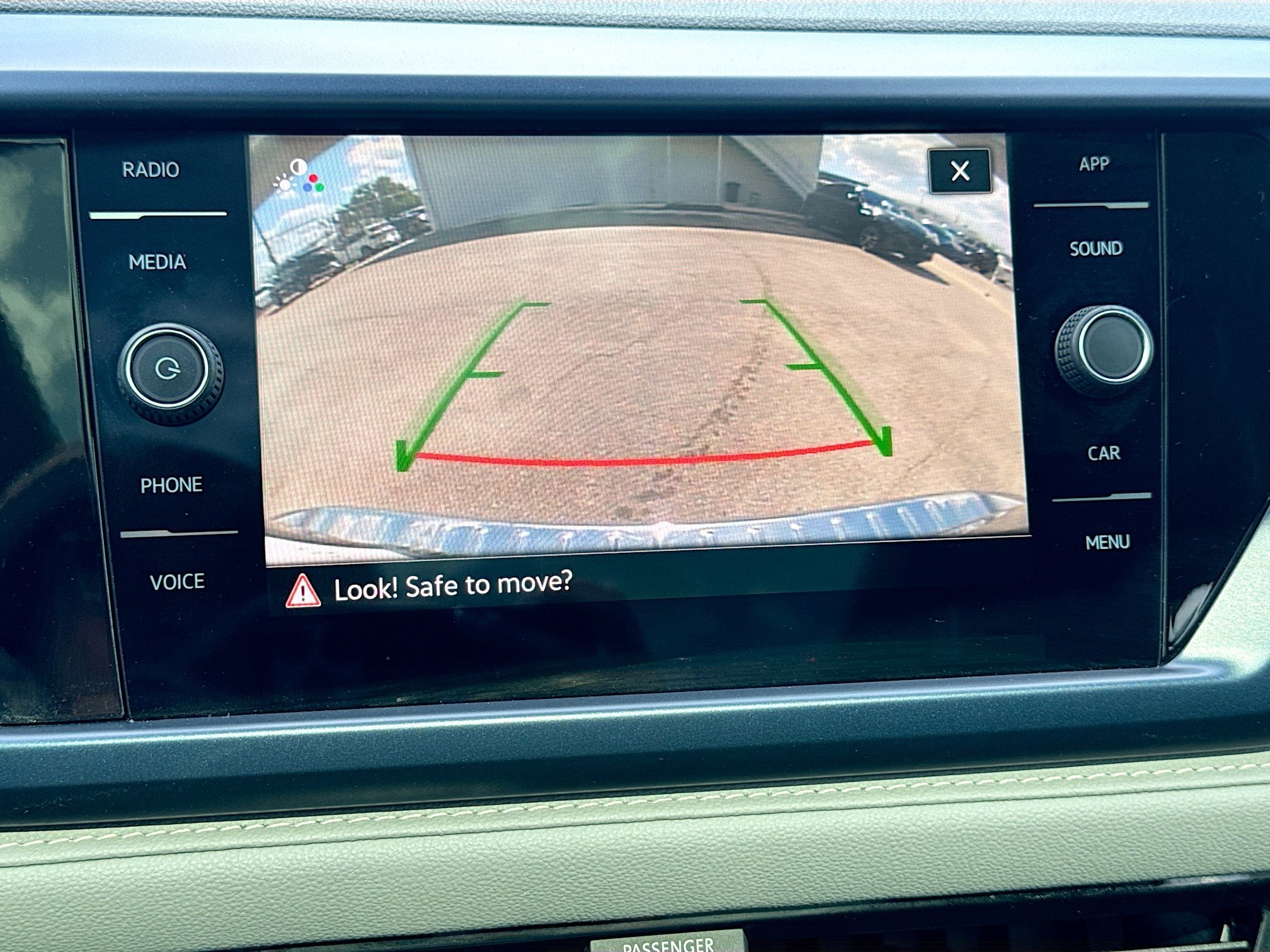 Used 2023 Volkswagen Taos SE w/ Panoramic Sunroof Package FWD image 33