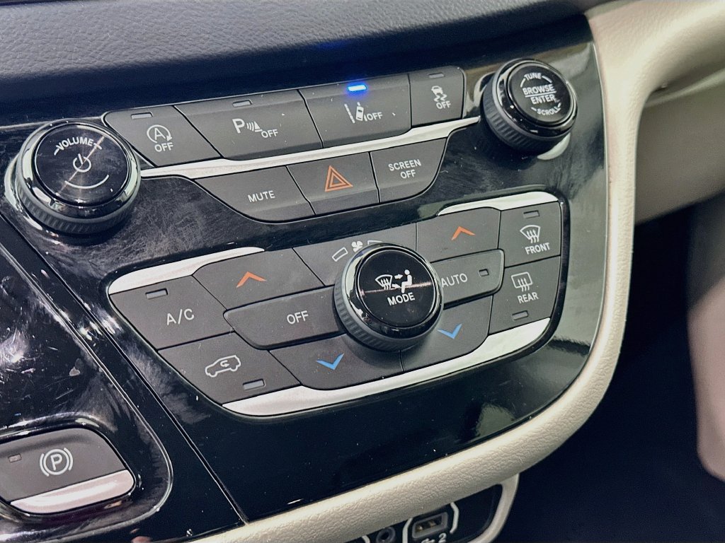 Certified 2023 Chrysler Pacifica Touring-L FWD image 24