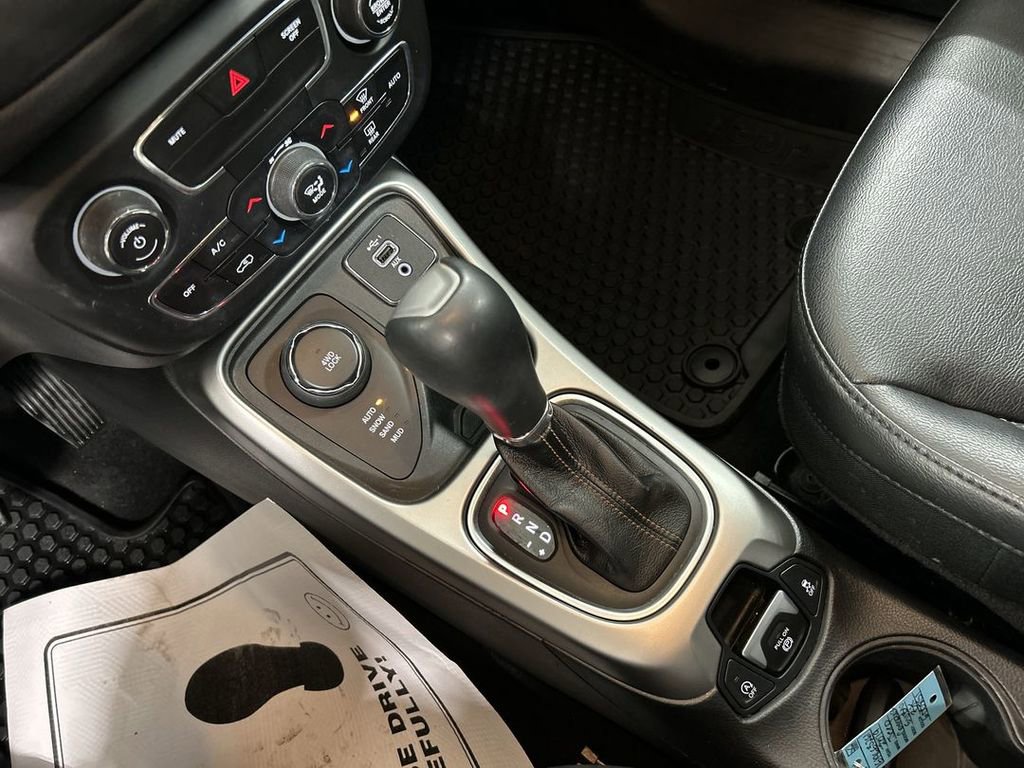 Used 2019 Jeep Compass Latitude w/ Cold Weather Group AWD/4WD image 15