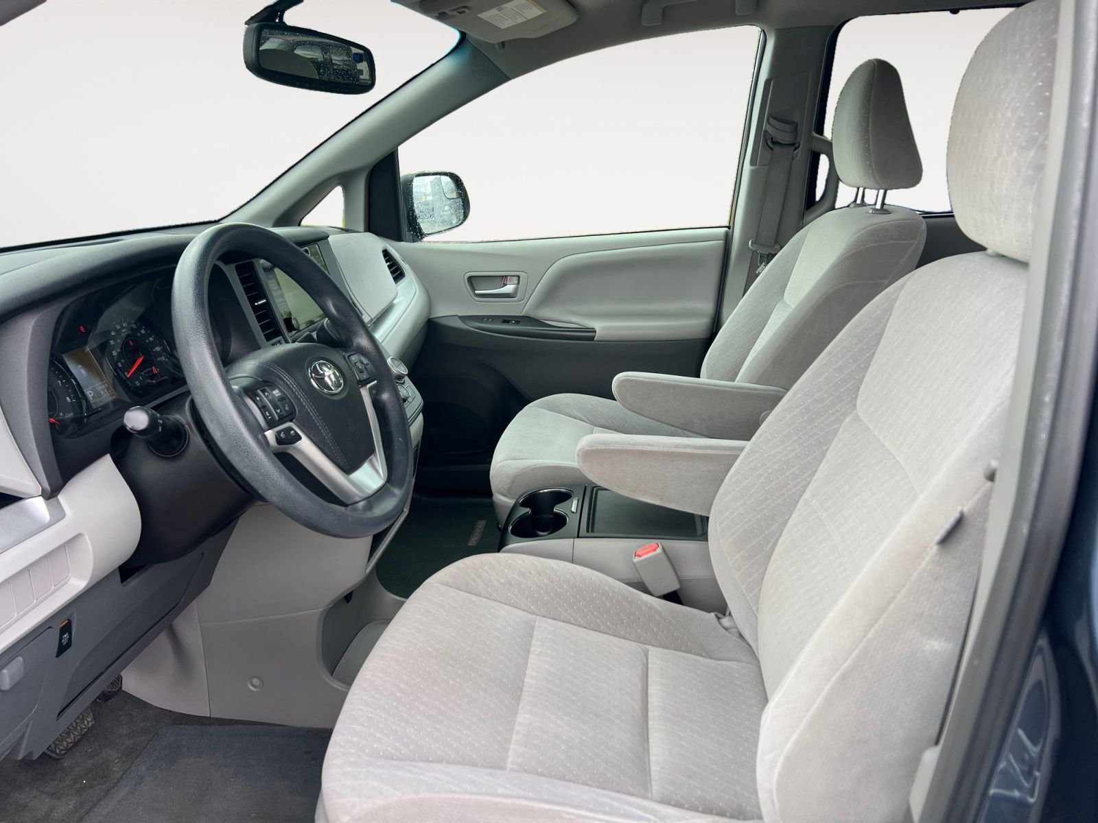 Used 2017 Toyota Sienna LE FWD image 9