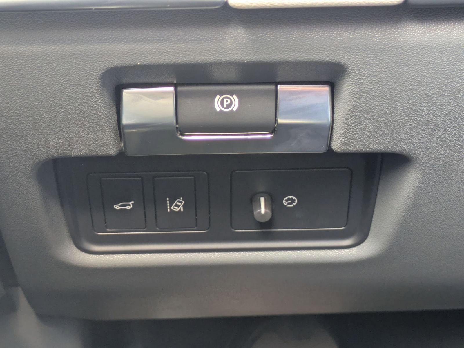 Used 2020 Jaguar E-PACE SE image 18