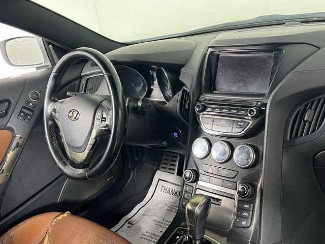 Used 2015 Hyundai Genesis 3.8 image 7