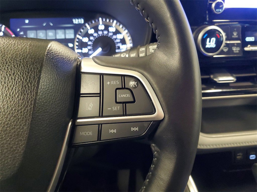 Used 2023 Toyota Highlander LE image 23