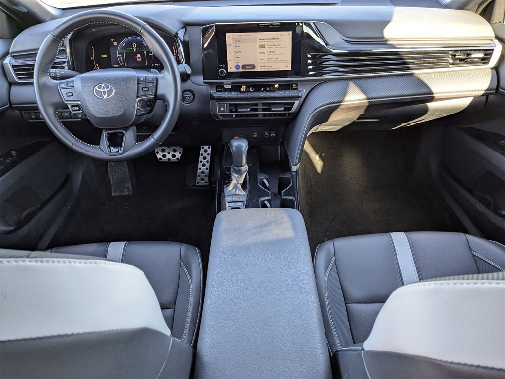 Used 2025 Toyota Camry SE image 32