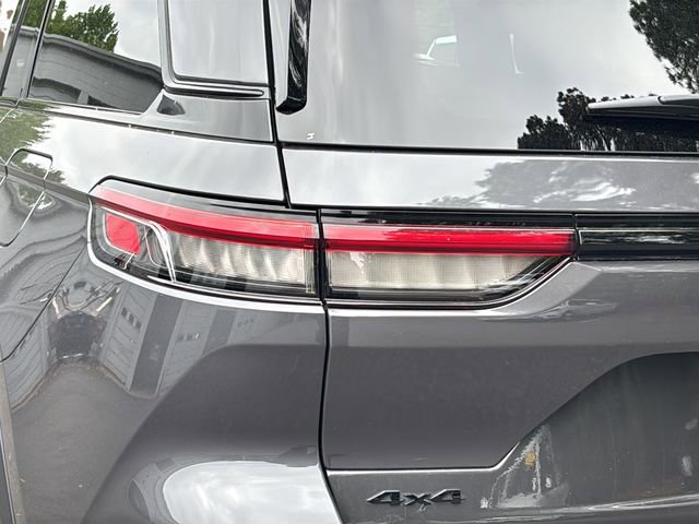 Certified 2024 Jeep Grand Cherokee Altitude AWD/4WD image 25