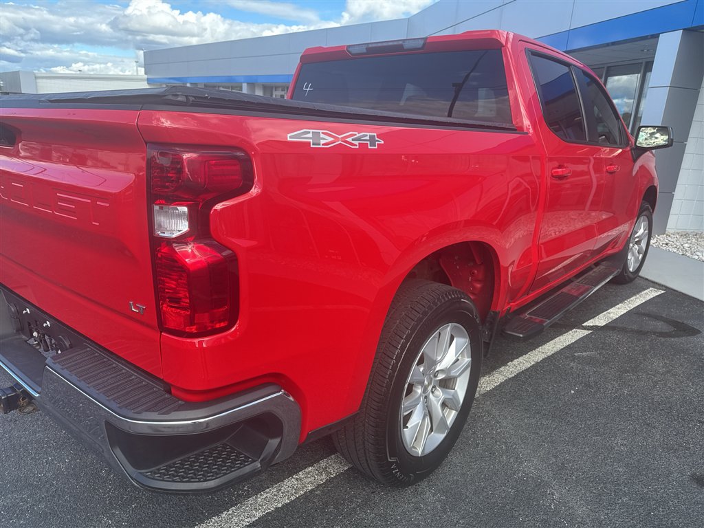 Used 2022 Chevrolet Silverado 1500 LT AWD/4WD image 3