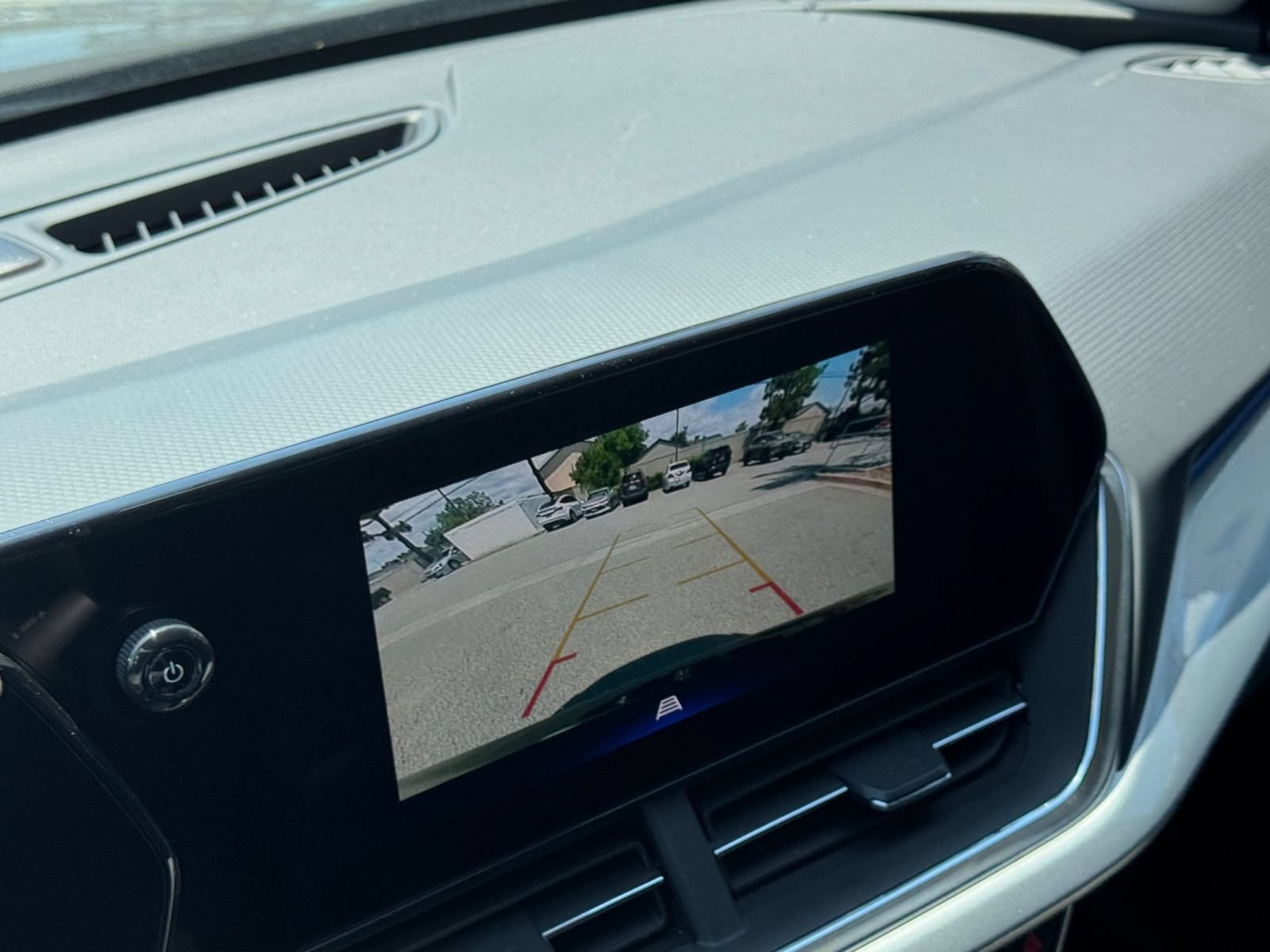 Used 2025 Chevrolet Trax LT FWD image 23