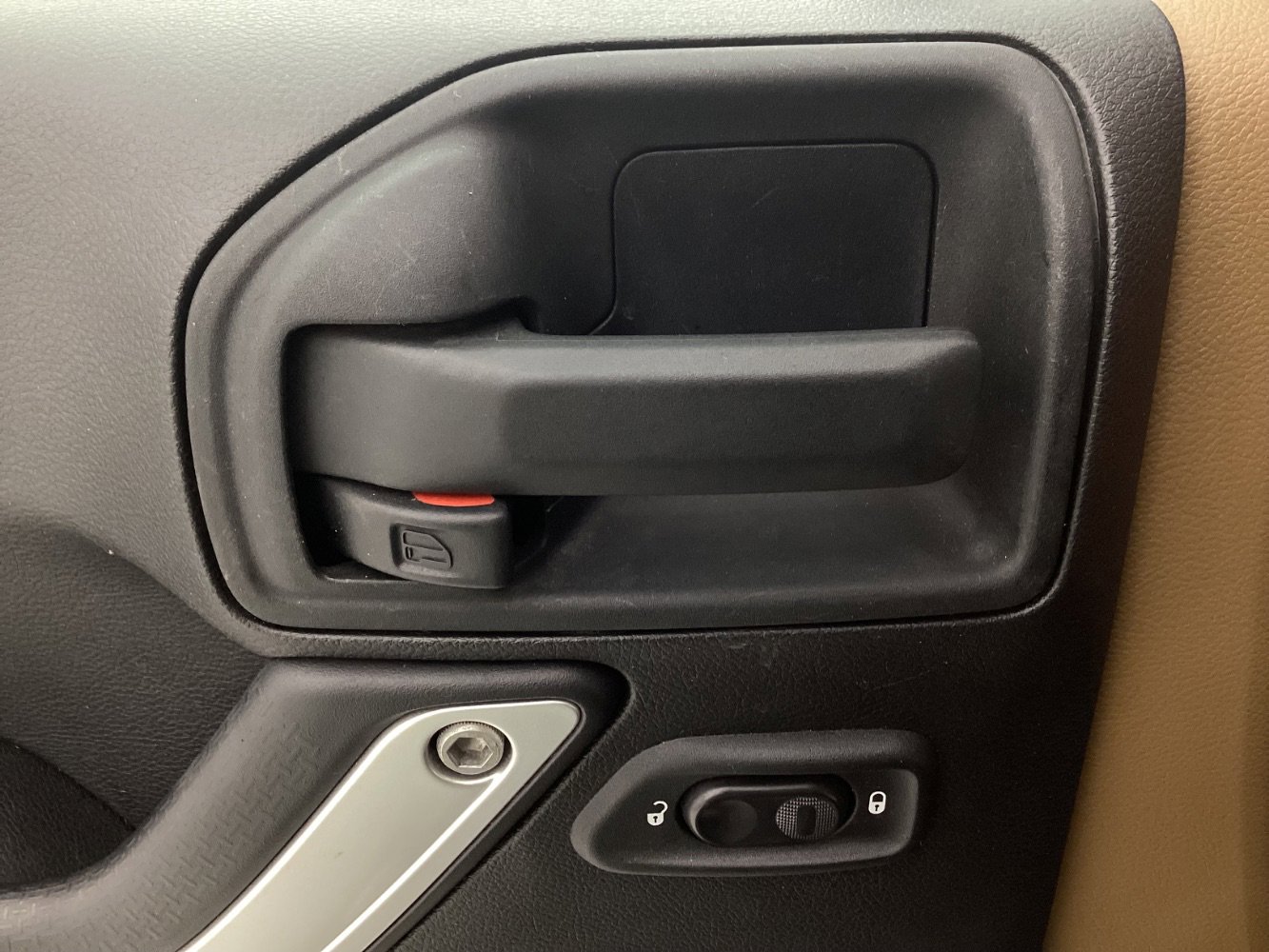 Used 2011 Jeep Wrangler Unlimited Sahara image 37