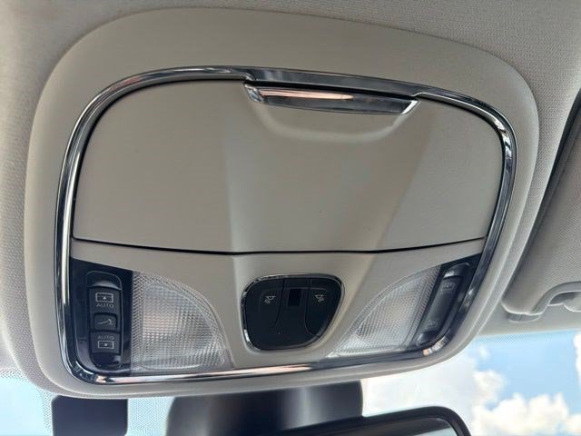 Used 2021 Jeep Cherokee Limited w/ Trailer Tow Group AWD/4WD image 31