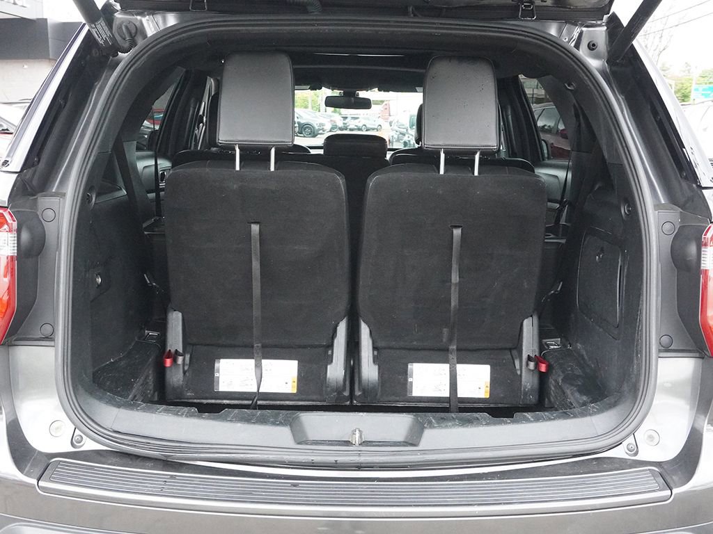 Used 2018 Ford Explorer XLT w/ Equipment Group 202A AWD/4WD image 22