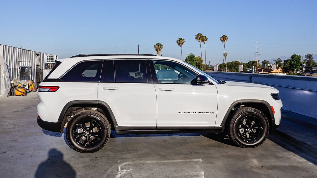 New 2026 Jeep Grand Cherokee Altitude AWD/4WD image 13