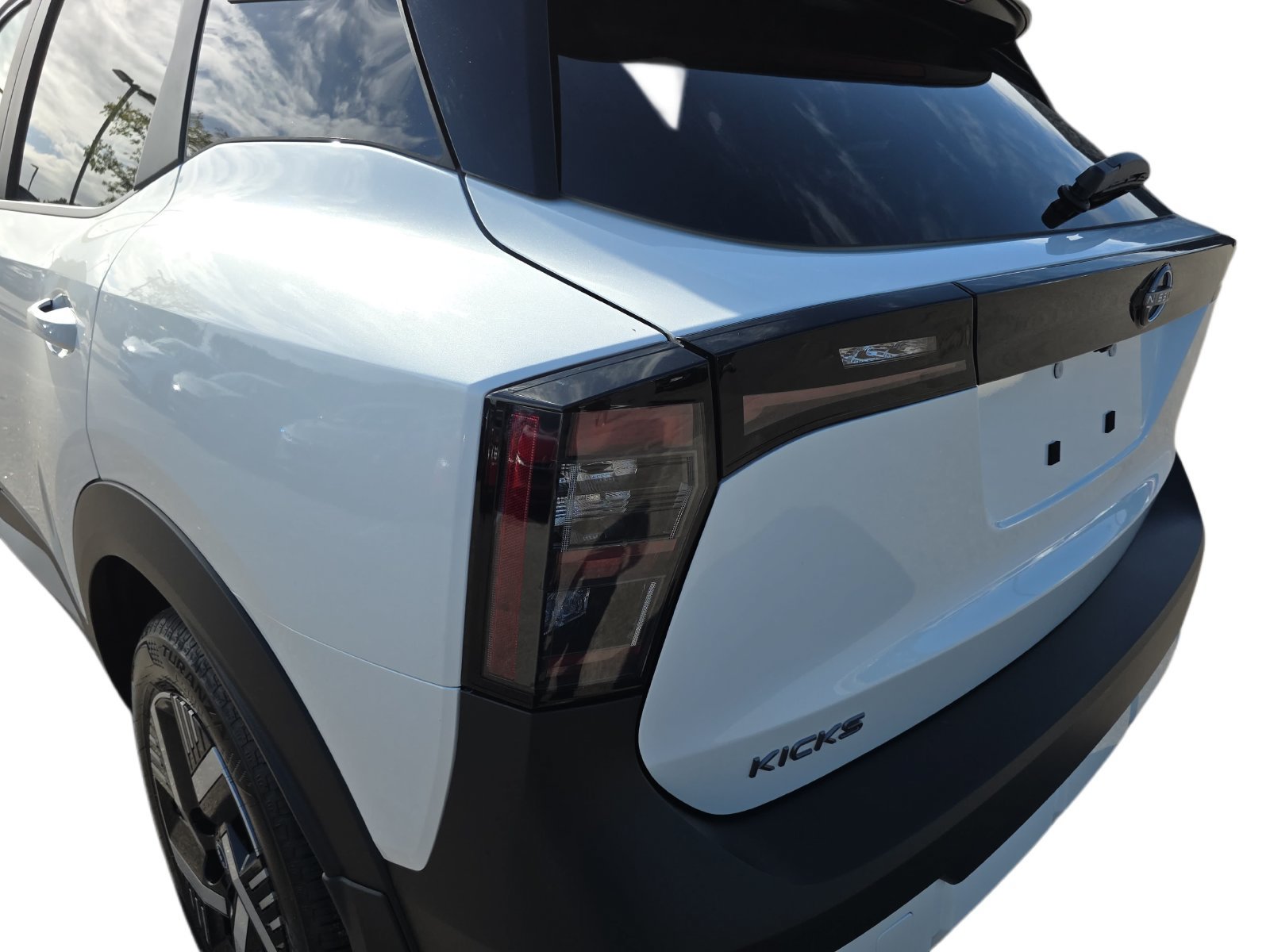 New 2027 Nissan Kicks SV w/ SV Premium Package FWD image 32