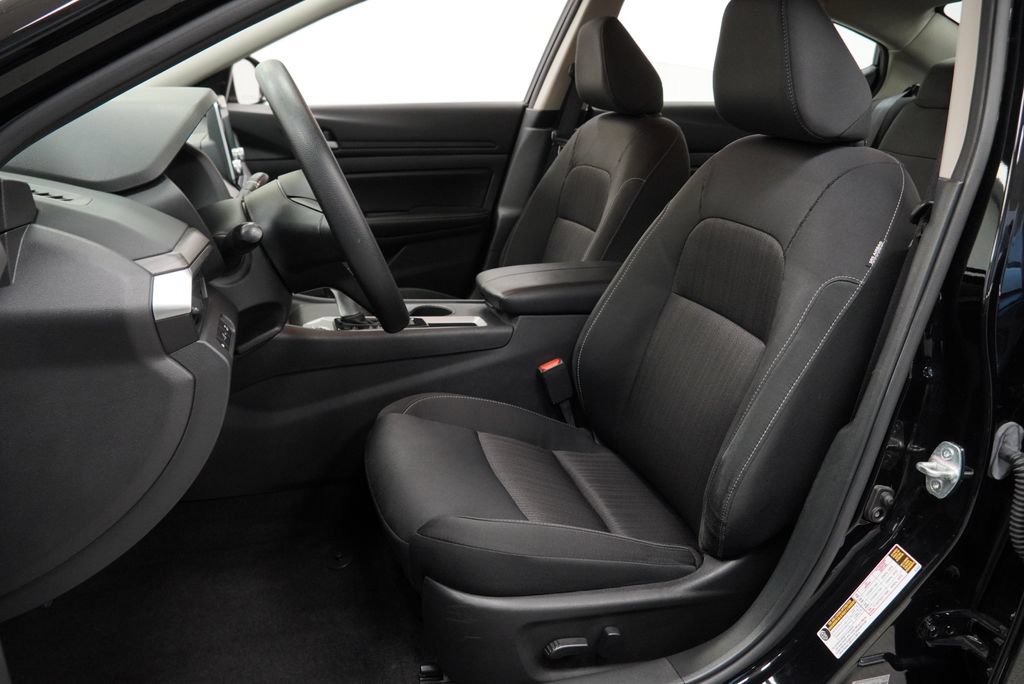 Used 2025 Nissan Altima 2.5 SV FWD image 16