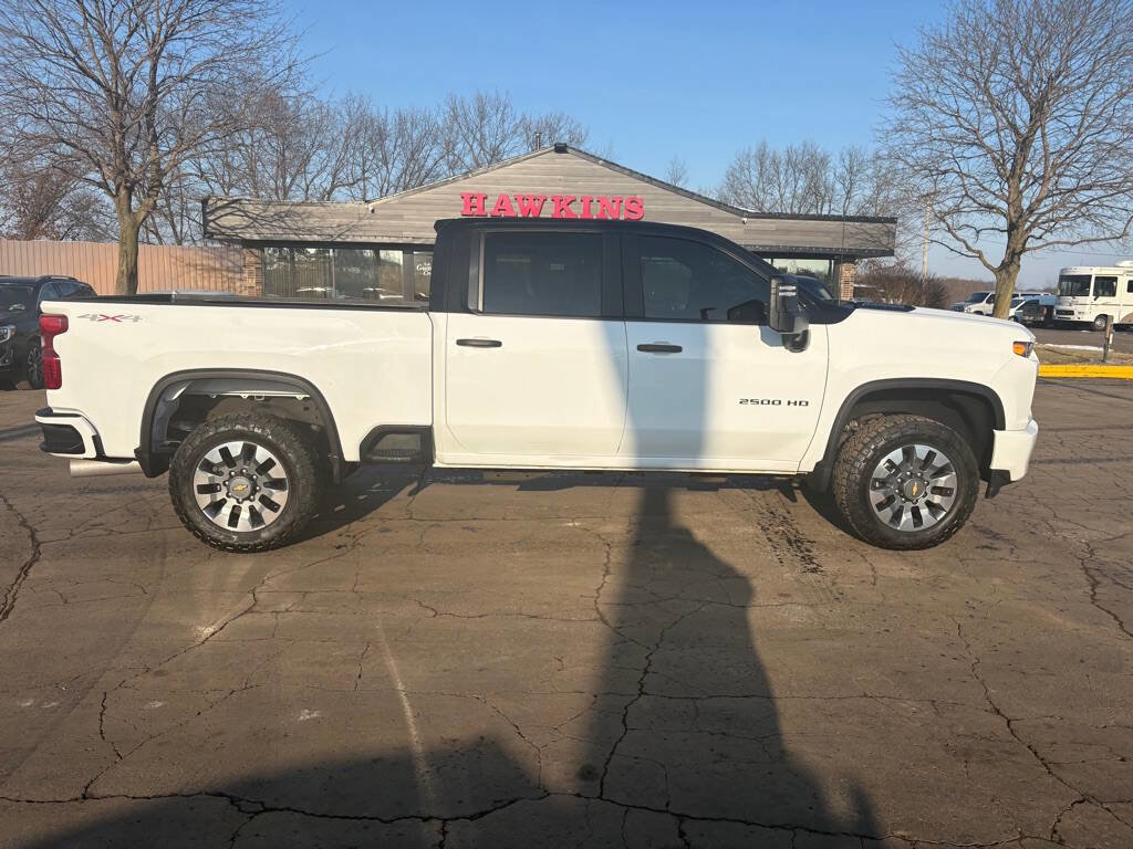Used 2023 Chevrolet Silverado 2500 Custom w/ Custom Value Package image 4
