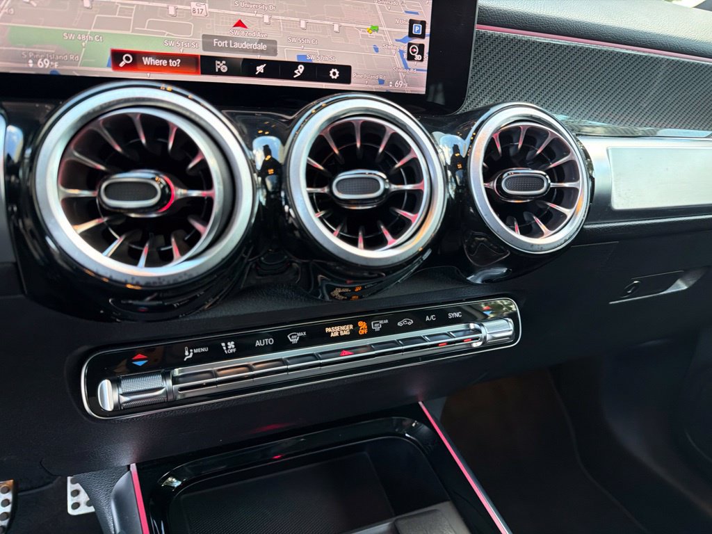 Used 2022 Mercedes-Benz GLB 250 4MATIC image 53