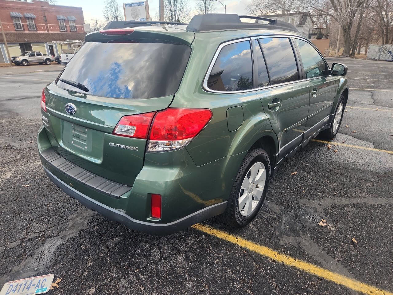 Used 2011 Subaru Outback 2.5i Premium image 11