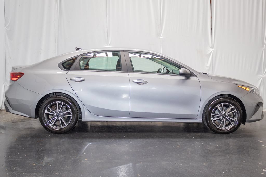 Used 2023 Kia Forte LXS w/ LXS Technology Package FWD image 4