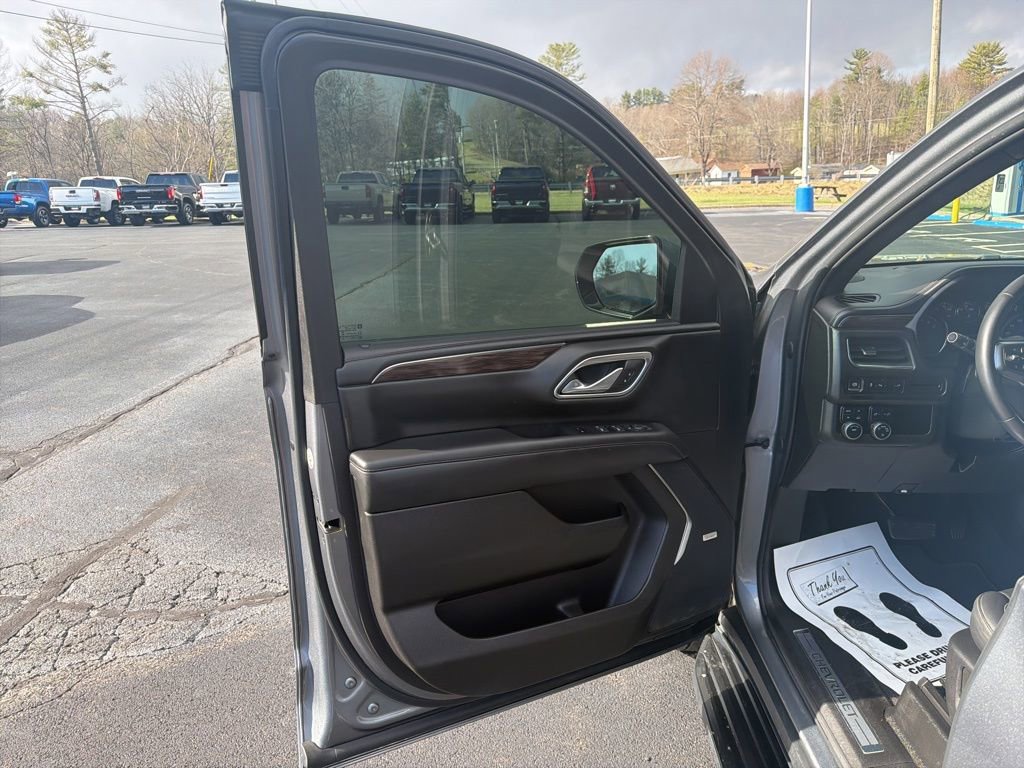 Used 2021 Chevrolet Suburban LT w/ Rear Media and Nav Package image 25