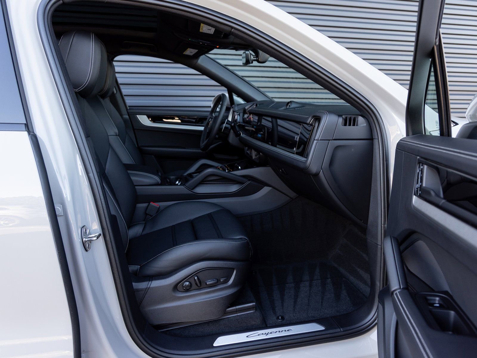 New 2026 Porsche Cayenne Coupe image 33