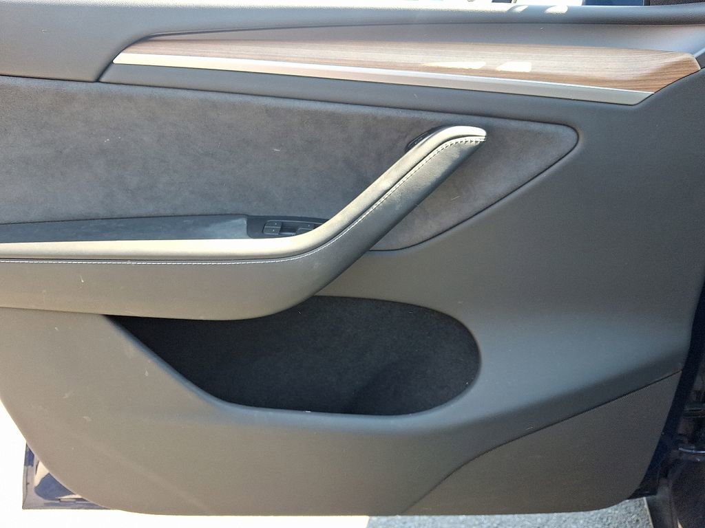Used 2024 Tesla Model Y Long Range image 10
