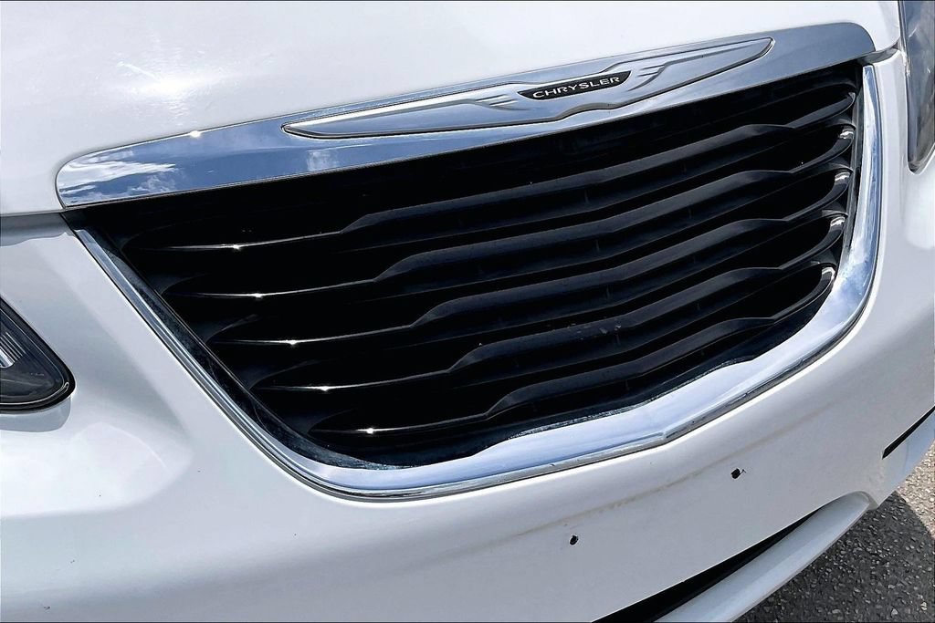 Used 2013 Chrysler 200 Touring w/ S Exterior Appearance Pkg FWD image 33