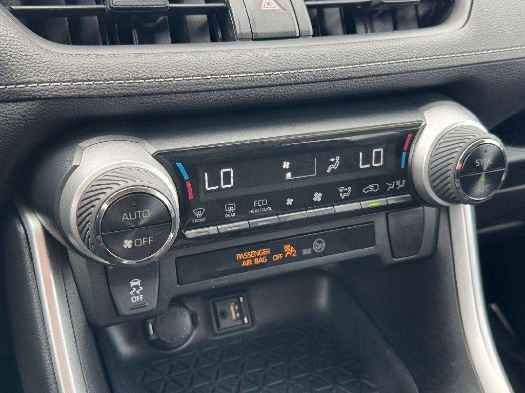 Certified 2019 Toyota RAV4 LE AWD/4WD image 23