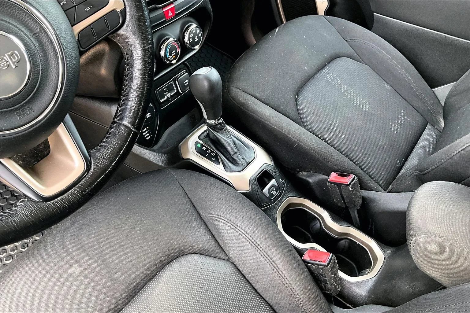 Used 2017 Jeep Renegade Latitude AWD/4WD image 17