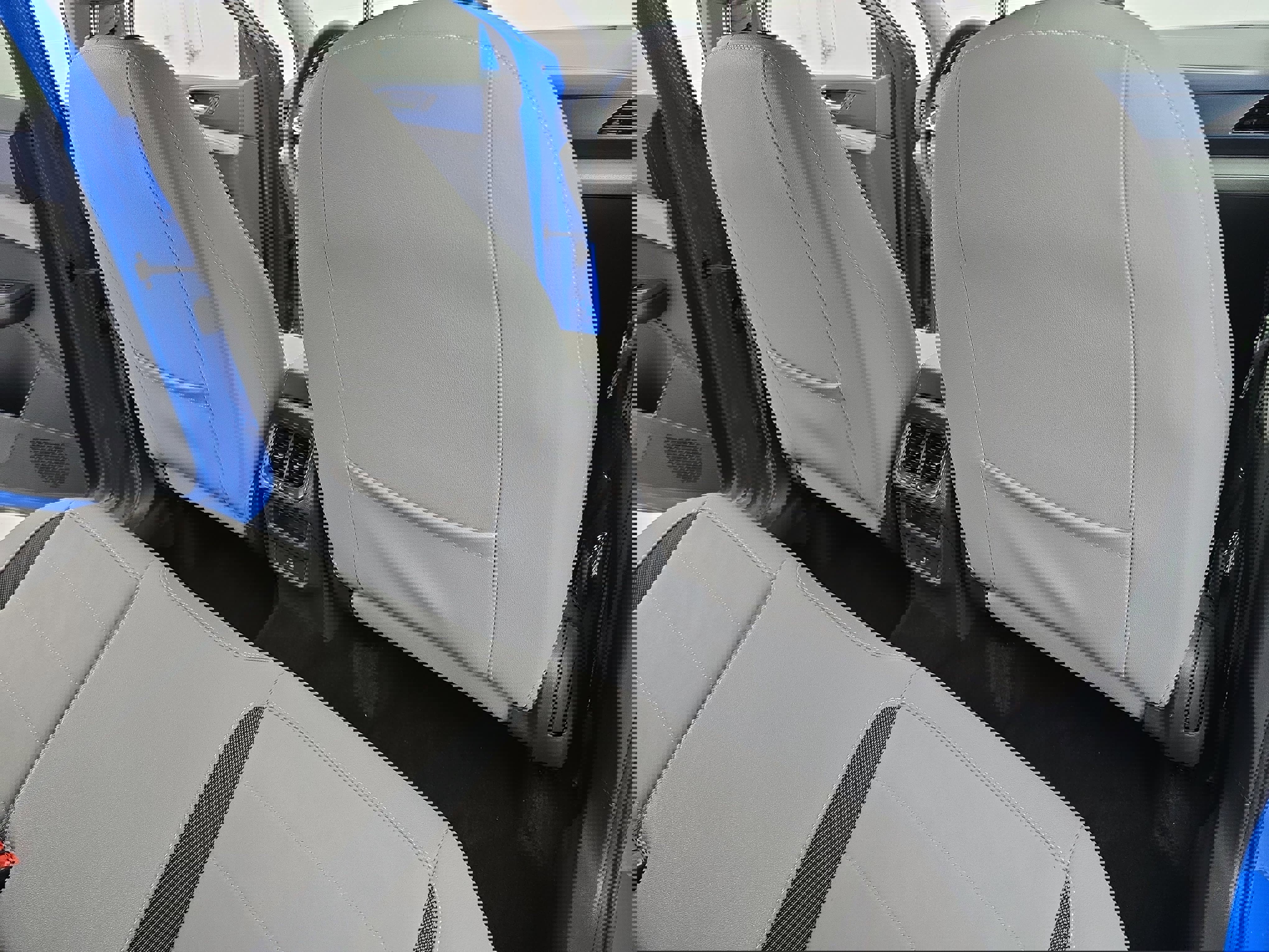 Certified 2024 Volkswagen Taos SE w/ Panoramic Sunroof Package image 11