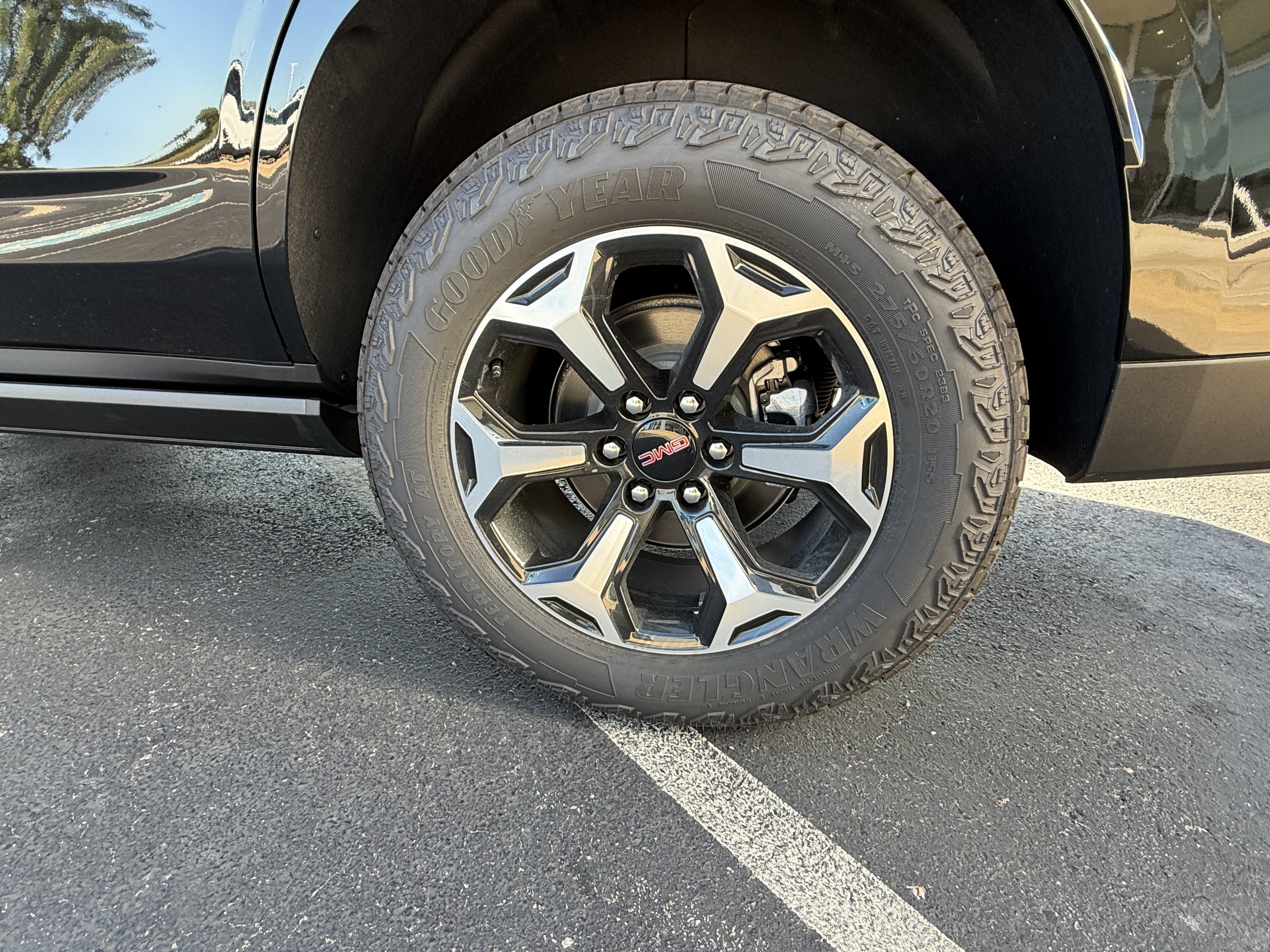 New 2027 GMC Yukon AT4 w/ AT4 Premium Plus Package AWD/4WD image 11