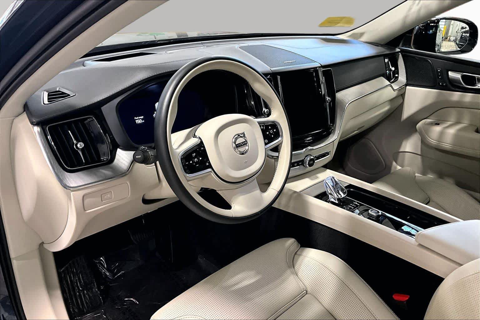 Used 2024 Volvo XC60 B5 Ultimate w/ Climate Package AWD/4WD image 17