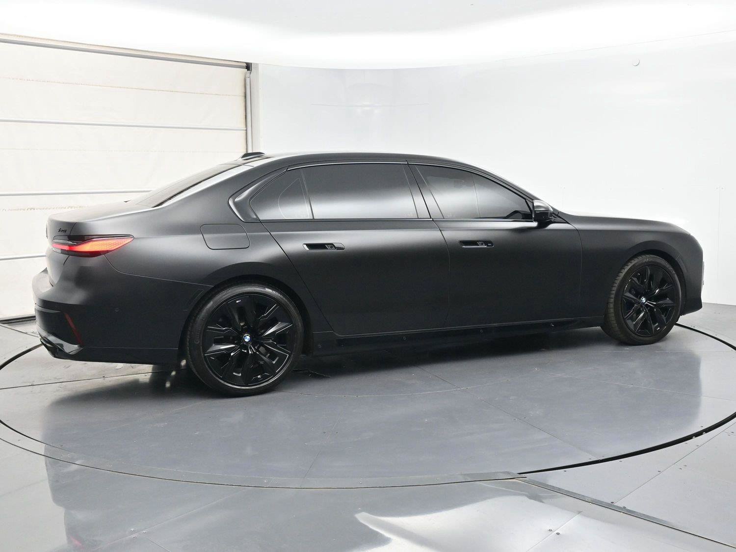 Used 2023 BMW 760i xDrive w/ Executive Package AWD/4WD image 30