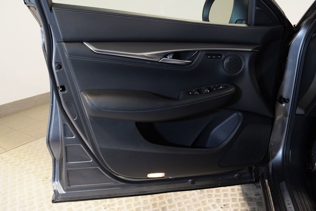 Certified 2025 INFINITI QX55 Luxe w/ Cargo Package image 9