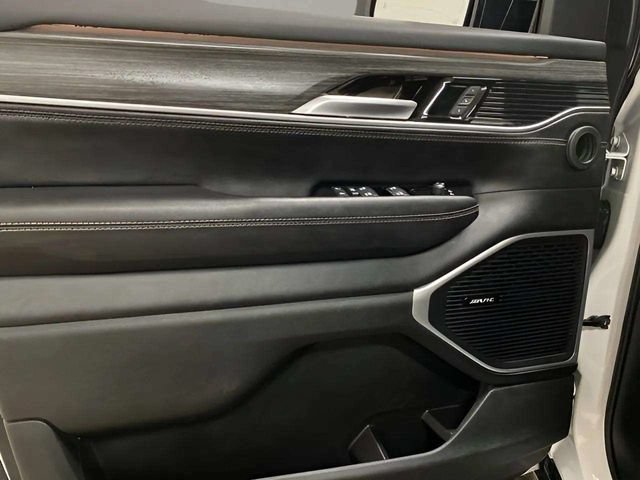 Used 2024 Jeep Wagoneer Series II w/ Flexible Seating Group RWD image 16
