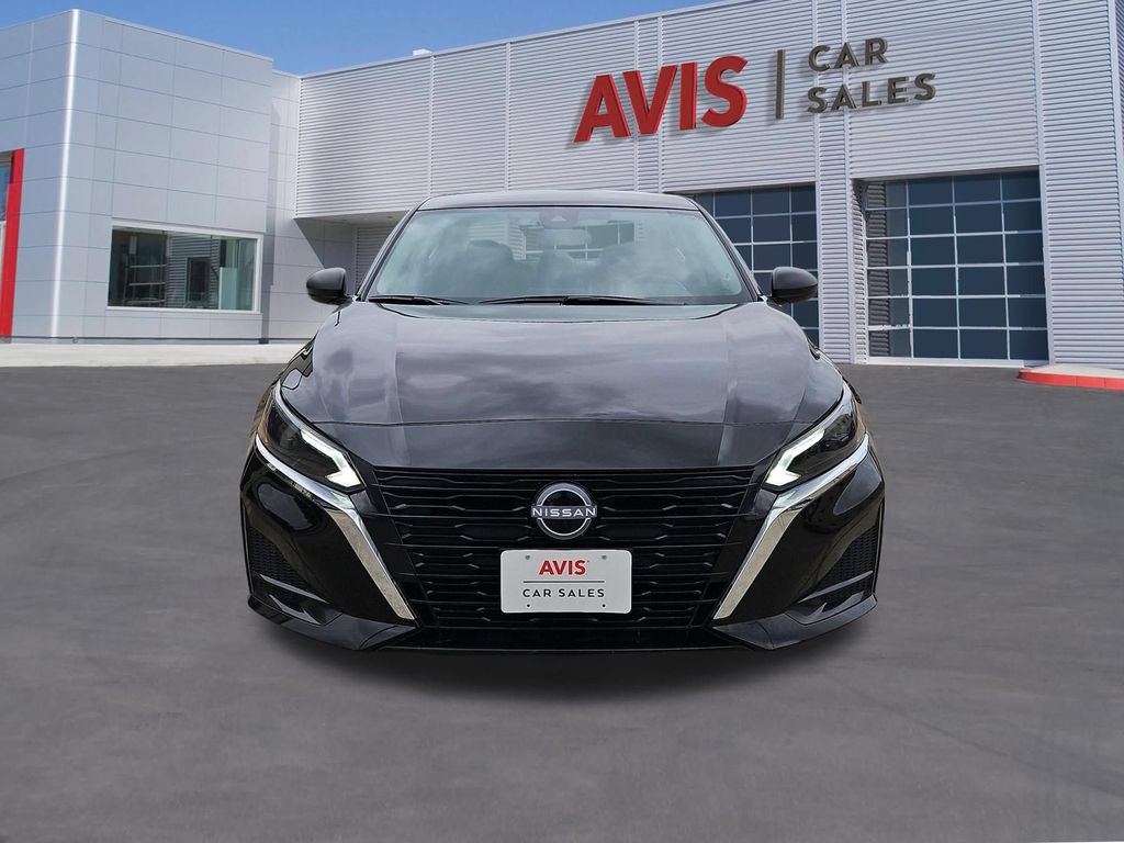 Used 2025 Nissan Altima 2.5 SV FWD image 2