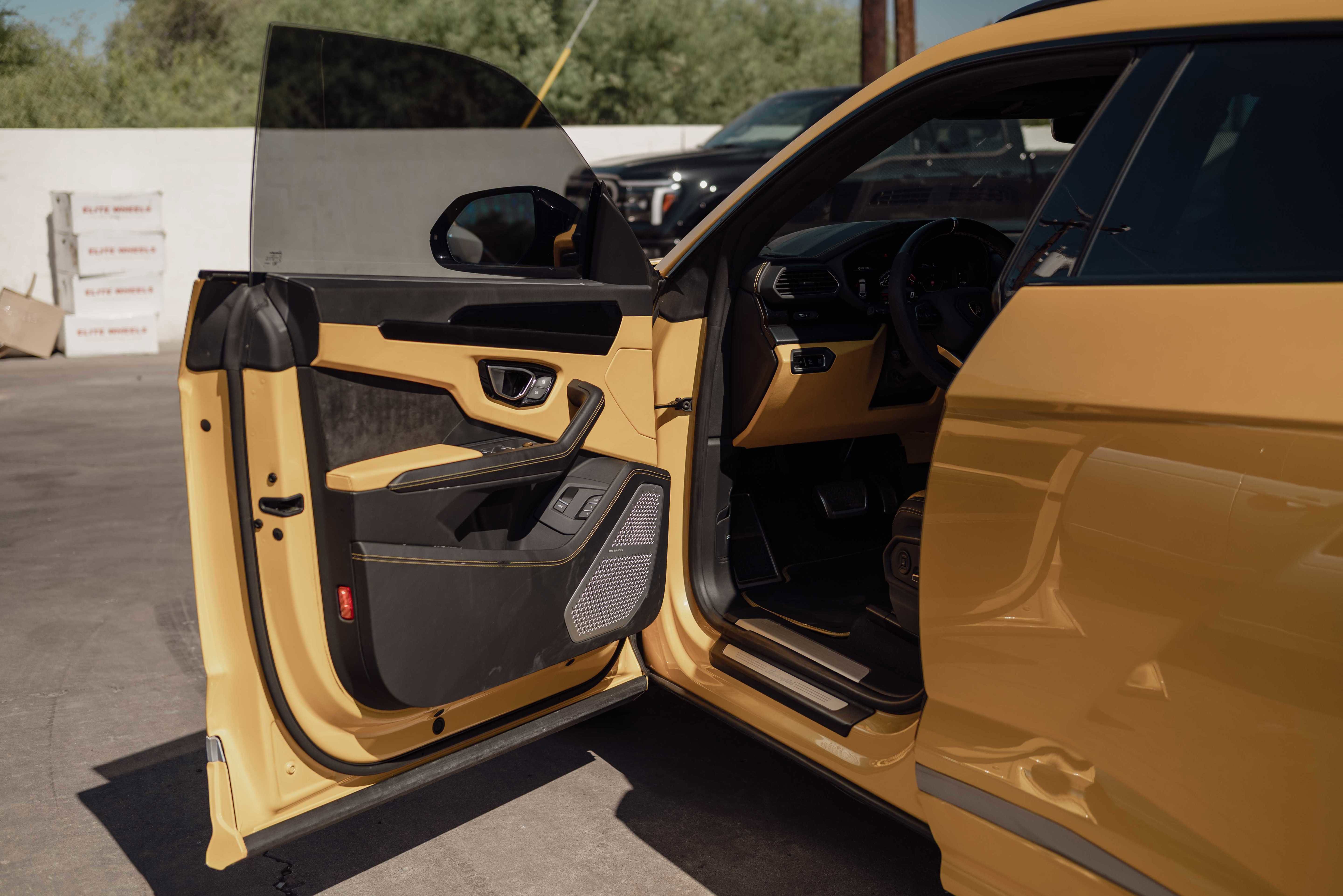 Used 2021 Lamborghini Urus AWD/4WD image 7
