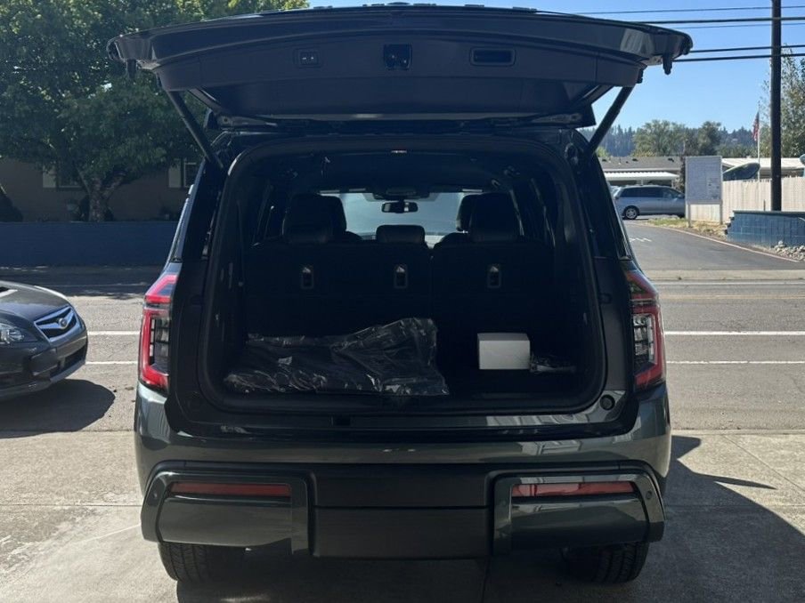 New 2026 Nissan Armada SL w/ Captain's Chari Seat Package image 9